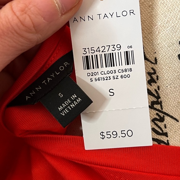 Ann Taylor t-shirt embellished puff sleeve - Picture 5 of 7